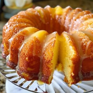 Bolo de Laranja com Calda Glaceada