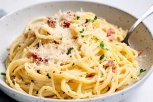 Macarrão carbonara sem ovo